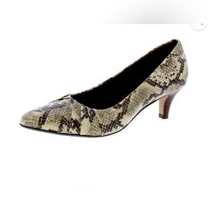 Clarks Collection Women's Linvale Crown Leather Kitten Heel Ivory BRAND NEW